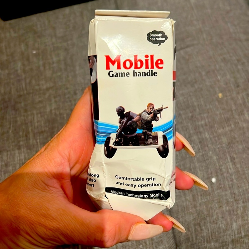 Comfortable grip and easy mobile game handle